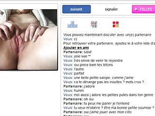 Blonde Französin rubbelt sich vor der Kamera