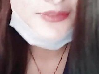 Sehr süsse kleine Schwester am Strand