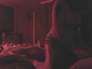 Ehefrau fickt einen Kerl von einer Bar