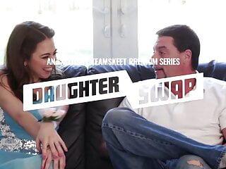 College arschsex mit July Sun und Anikka Albrite