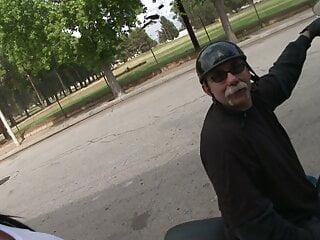 Geile Tussi mit dicken Möpsen liebt harten Sex