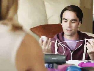 Vollbusige Mutter wird von ihrem Stiefsohn gefickt