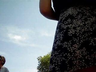 Vollbusige deutsche Milf lutscht einen fetten Schwanz