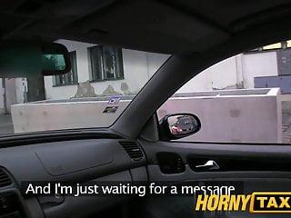 Geile Brünette kristine in der hündchenstellung gefickt