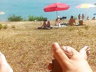 Deutsche Lesbe wird geleckt und geil gefickt