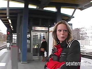 Deutsche Schnheit wird in den Arsch gefickt