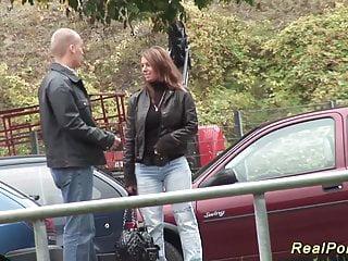 Heisse Blondine wird auf dem Strand gefickt