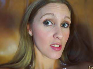 Heisse Amateurin fickt und schluckt Sperma