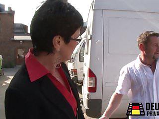 Er und ihre Stiefmutter ficken seine Stiefmutter