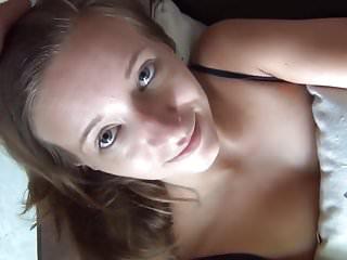 Sie ist zum ersten Mal vor der Kamera