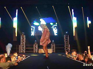 Deutsche Milf lst sich die Fotze lecken