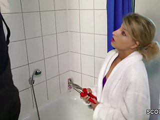 Deutsche Schlampe gibt es einem fetten Dildo