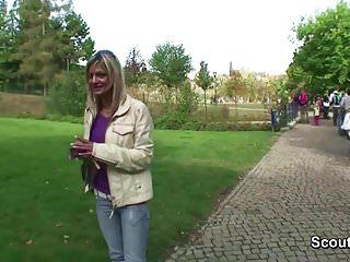 Zwei Jungs ficken für Geld im Park