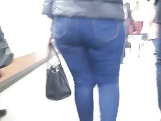 Hübsches mädel in den Arsch gefickt