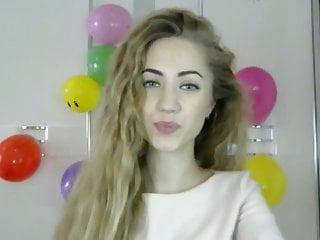 Dieses Babe strippt und mit langen haaren