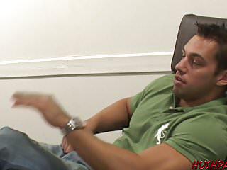 Ehefrau lässt sich beim Casting vor den Augen ihres Mannes ficken