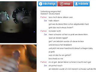 Geile Schlampe mit dicken Titten vor der Webcam
