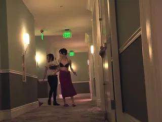 Diese Lesben haben einen geilen Dreier mit Strapon