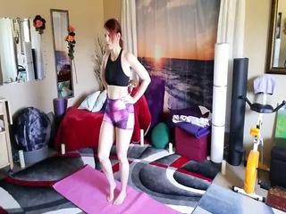 Sportliche Yoga Stunde für meine nackten Körper