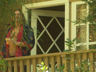 Geile Frau fickt den Kumpel ihres Sohnes und lässt sich lecken