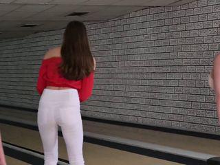 Babe Molly Bennett von der seite gefickt